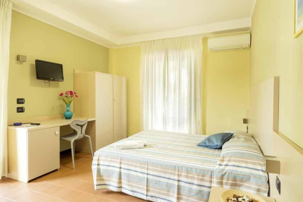 Hotel Blumen Сан-Бенедетто-дель-Тронто Екстер'єр фото