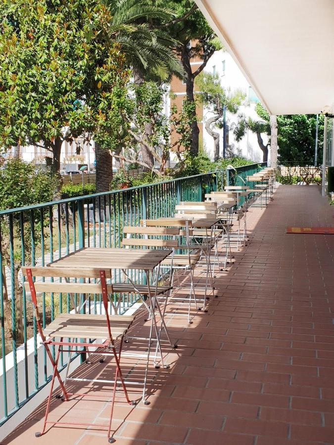 Hotel Blumen Сан-Бенедетто-дель-Тронто Екстер'єр фото
