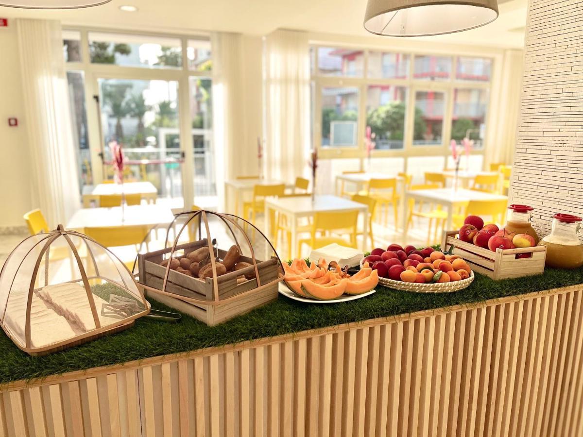 Hotel Blumen Сан-Бенедетто-дель-Тронто Екстер'єр фото