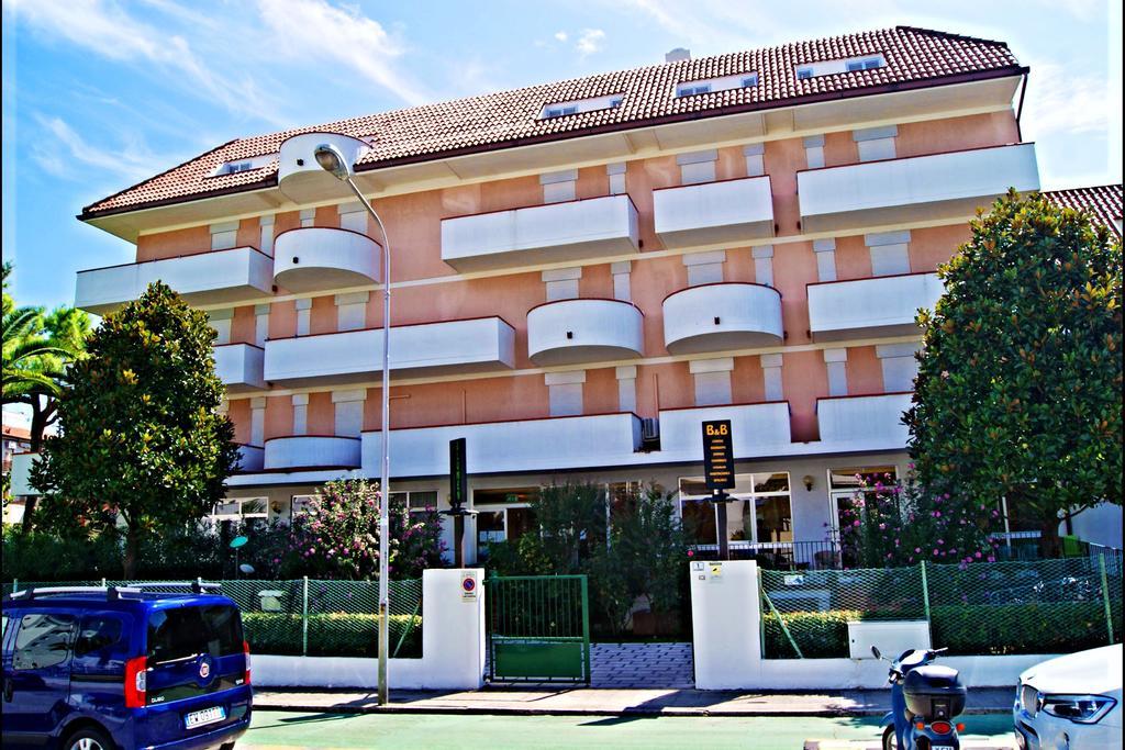 Hotel Blumen Сан-Бенедетто-дель-Тронто Екстер'єр фото