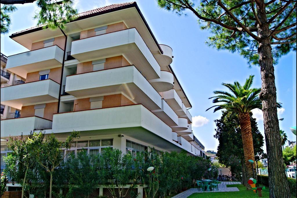 Hotel Blumen Сан-Бенедетто-дель-Тронто Екстер'єр фото