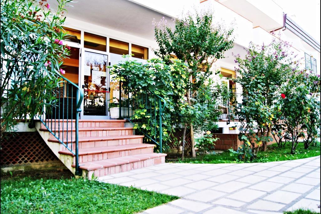 Hotel Blumen Сан-Бенедетто-дель-Тронто Екстер'єр фото